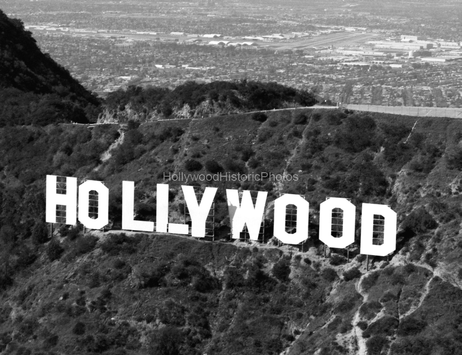Hollywood Sign 1973 wm.jpg